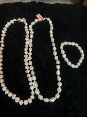 Freshwater Pearl Necklace and Bracelet Set - White Pearls